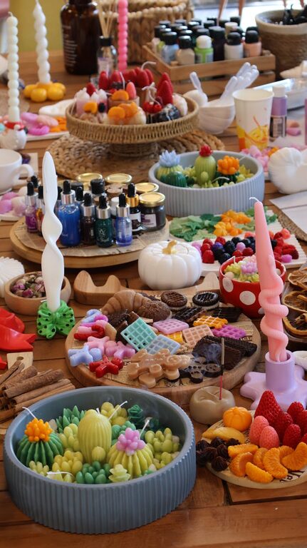 Proste pomysły DIY na dekoracje ścienne dla każdego wnętrza