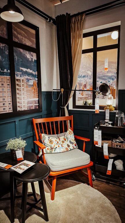 Jak wybrać komfortowe oświetlenie do domu – praktyczne wskazówki